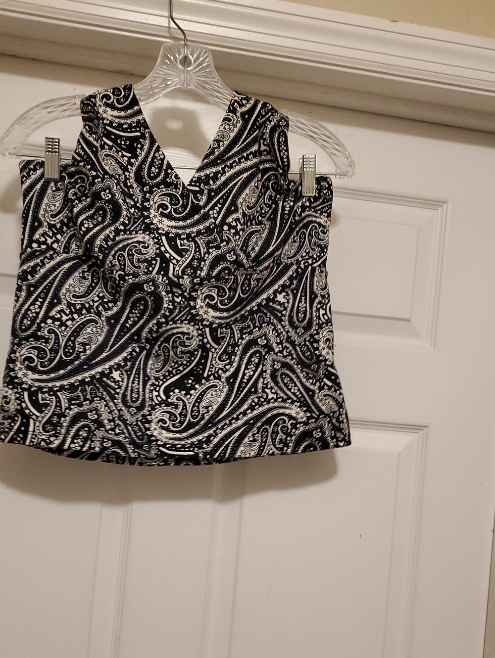 Liz Claiborne Black and White Paisley V-Neck Camisole